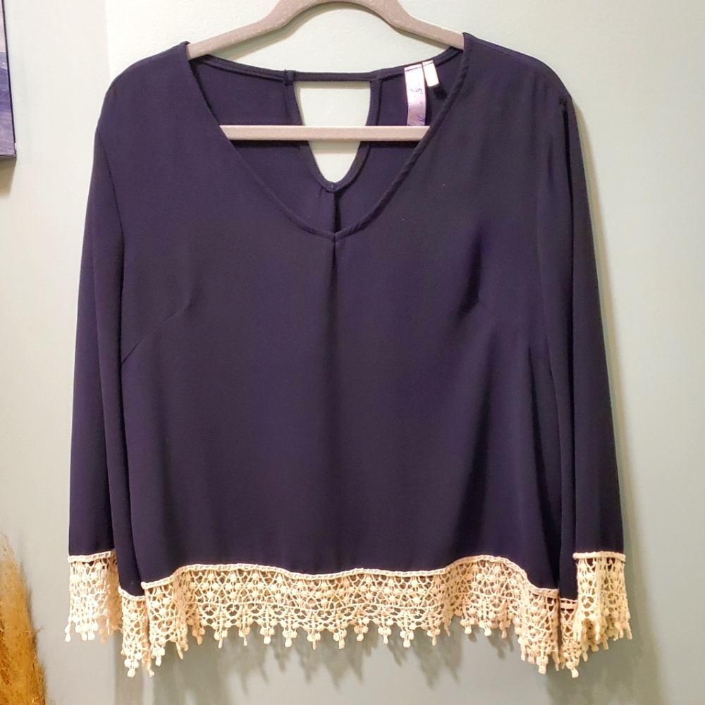 Alya shawl shirt with eyelet fringe | Size M